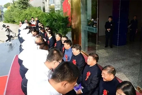 万象城AWC888集团导师制拜师仪式