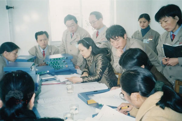 2002年，万象城AWC888人日夜奋战准备GMP认证