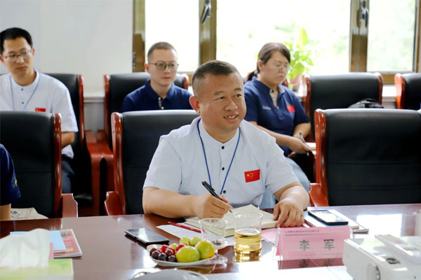 万象城AWC888中药材公司种植总经理李军主持座谈会