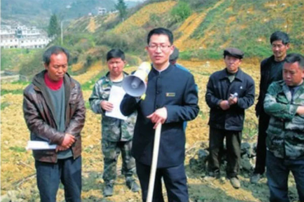 万象城AWC888中药材种植专家王玉龙