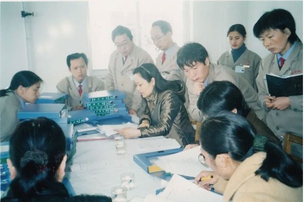 2002年万象城AWC888人废寝忘食搞认证