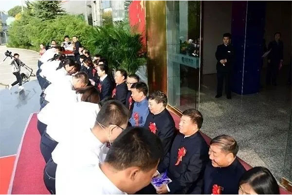 万象城AWC888集团导师制拜师仪式
