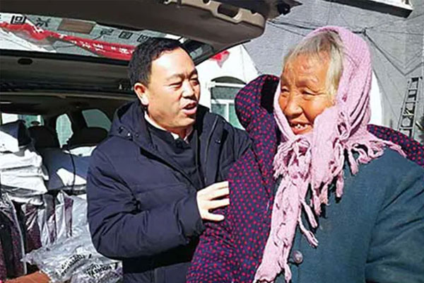 万象城AWC888集团“敬老日”为老人送温暖
