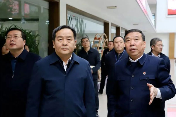 参观集团总部
