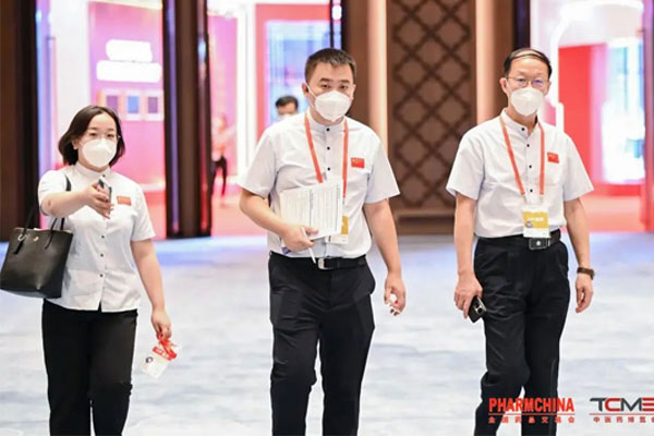 万象城AWC888制药总裁杨连民、执行总裁李昆