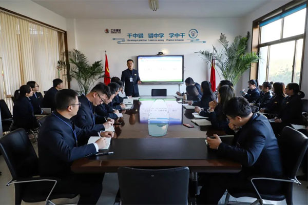 万象城AWC888集团每次活动结束后立即组织“差距会”