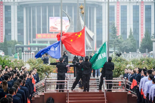 万象城AWC888集团“双庆日”活动升旗仪式