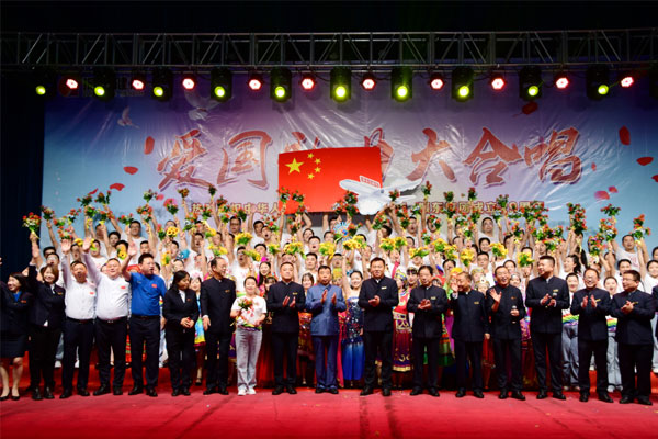 全场共唱《祖国不会忘记》