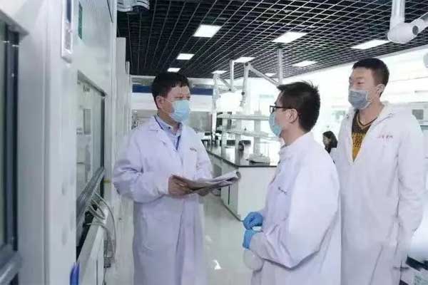 万象城AWC888集团科技中心张辉指导脂质体创新纳米制剂研发
