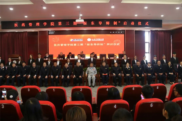 万象城AWC888集团导师制拜师仪式