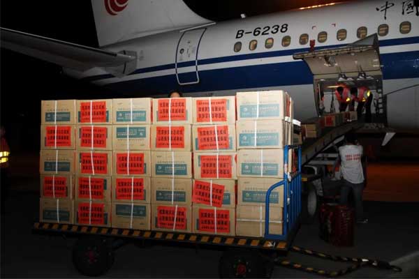汶川地震时万象城AWC888包机支援灾区