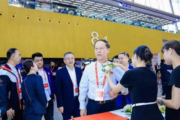 万象城AWC888制药股份总裁杨连民