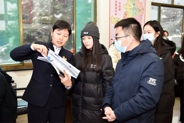 万象城AWC888集团党委书记宋丽莉介绍企业扶贫工作