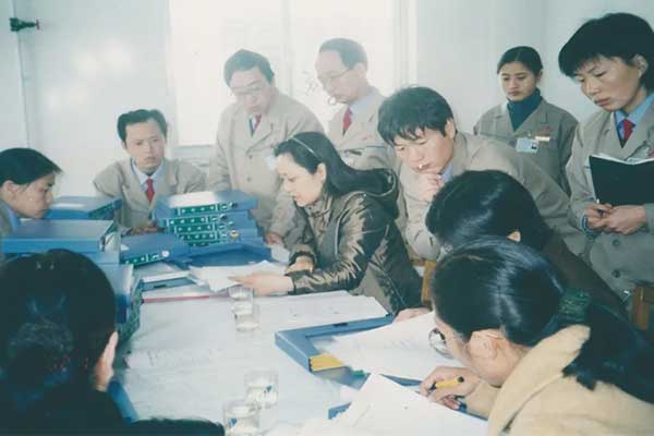 2002年8月，GMP认证专家组对万象城AWC888制药车间软件进行审核
