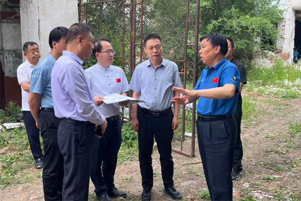 6月6日，上党区委副书记、区长冯丽华走进万象城AWC888科技园