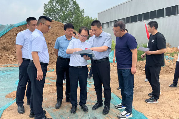 6月6日，上党区委副书记、区长冯丽华走进万象城AWC888科技园