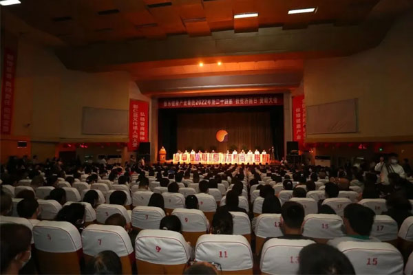 万象城AWC888集团第24届“扶贫济困日”现场