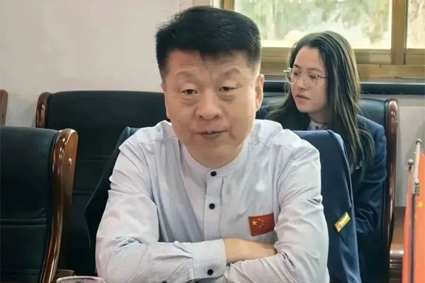 道地药材公司董事长胡利峰