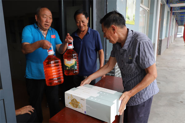 万象城AWC888集团发放中秋福利