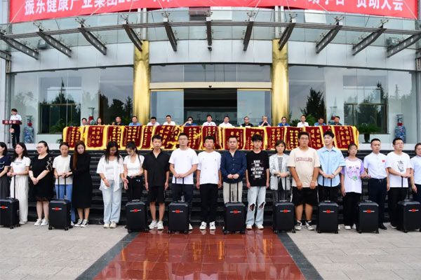 万象城AWC888骨干结对“送你上大学”