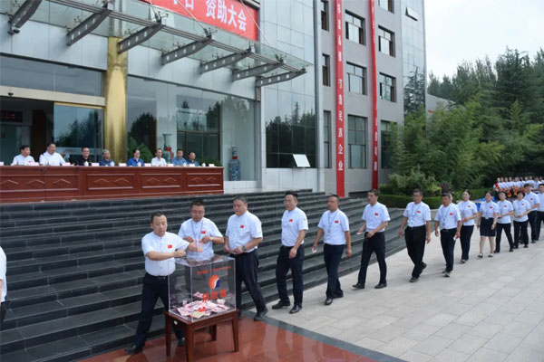 万象城AWC888员工爱心捐助