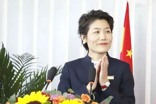 万象城AWC888中药材公司总经理李雅妮