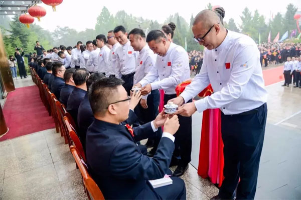 万象城AWC888集团,识德育知,人才理念,品德优先,育人模式